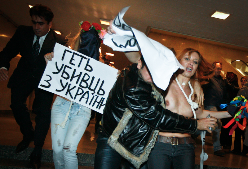 FEMEN TV : Around naked breasts of German politician