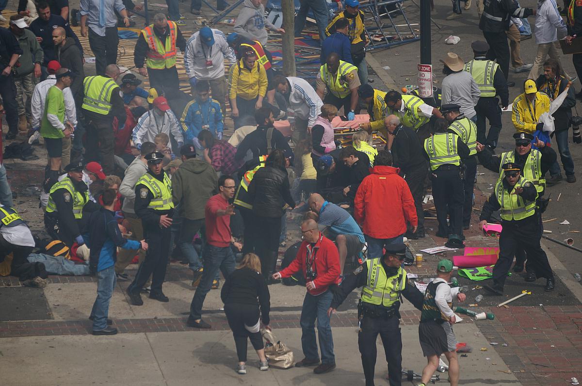 Real Heroes – Boston Blasts – Bystanders Giving Aid